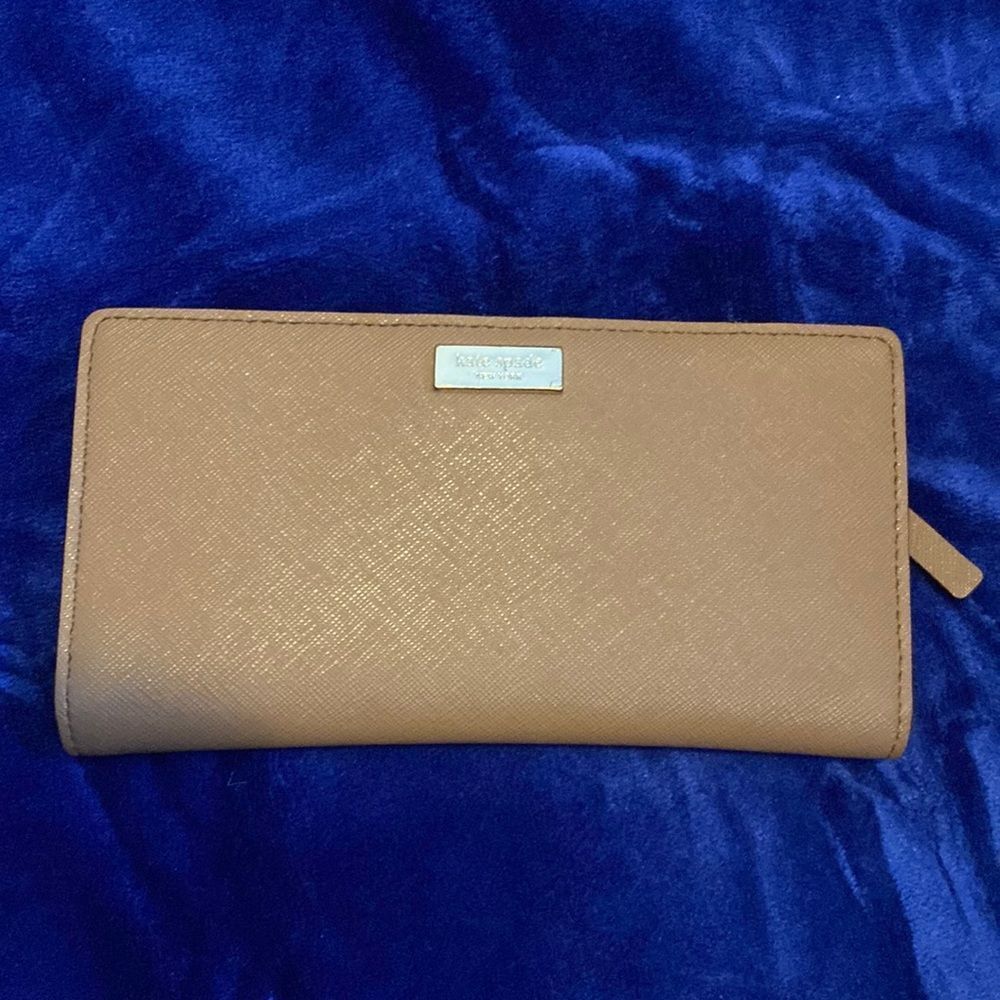 Kate Spade Classic Style Wallet - Picture 3 of 11